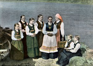 Vrouwen en kinderen in nationale klederdracht, Sognafjorden, Noorwegen, ca. 1890 door L Boulanger