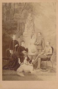Frans Jozef I en Elisabeth van Oostenrijk en hun keizerlijke familie (afbeelding)