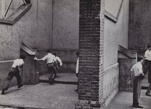 Fives, Eton door Laszlo Moholy Nagy