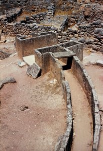 Luchtfoto van de eerste cirkel van graven (koninklijke begraafplaats) ontdekt door archeoloog Heinrich Schliemann: site van de oude stad Mycene, in de Peloponnesos