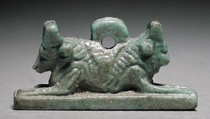 Stierkop leeuw amulet, Saïtische Periode, 715-656 v.Chr. door Late Period Egyptian