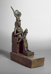Votiefbeeldje van Isis die het kind Horus voedt, gevonden in Saqqara met originele houten troon en basis door Late Period Egyptian