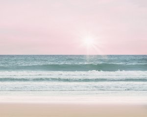 Roze Strand, c.2017 door Leah Straatsma