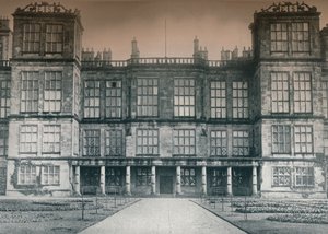 Hardwick Hall, een zetel van Zijne Genade de Hertog van Devonshire, ca. 1907 door Leonard Willoughby