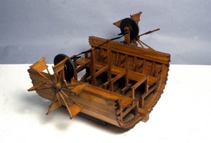 Voortstuwingsboot op wielen. Model naar de tekening van Leonardo da Vinci. Museum voor Wetenschap en Technologie, Milaan.