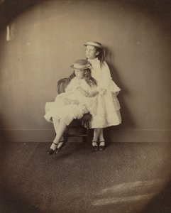 Julia en Ethel Arnold, 1872 door Lewis Carroll