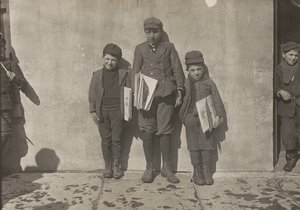 John Pento, 14 jaar oud, Daniel en Angelo Pento, 7 jaar oud, krantenverkopers, Hartford, Connecticut