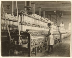 [Veertien jaar oude spinner, Brazos Valley Cotton Mill, West Texas]. door Lewis W. Hine