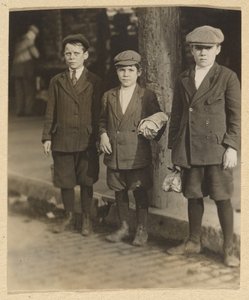 [Three Boys on City Street in Knickers and Caps]. door Lewis W. Hine