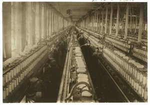 Kinderen die werken in de spinzaal van Cornell Mill, Fall River, Massachusetts, 1912 door Lewis Wickes Hine