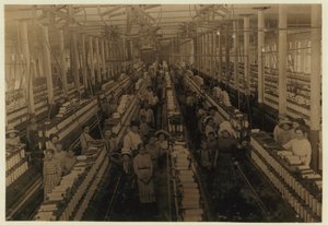 Kinderen aan het werk in de spinzaal van Magnolia Cotton Mills, Mississippi, 1911