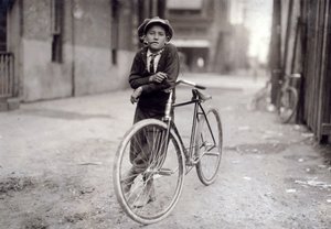 Vijftienjarige boodschapper voor Mackay Telegraph Company, Waco, Texas door Lewis Wickes Hine