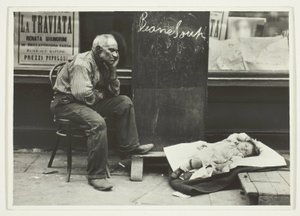 Frisse lucht voor de baby, New York East Side door Lewis Wickes Hine