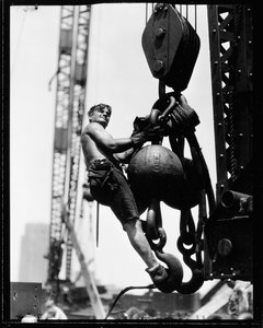 Op de hijs, het Empire State Building, 1931 door Lewis Wickes Hine