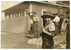 Tienjarige Charlie Foster, niet in staat om te lezen, met een vaste baan bij Merrimack Mills, Huntsville, Alabama, 1913