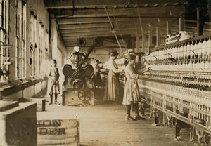 Twee jonge spinners in Catawba Cotton Mills, Newton, North Carolina, 1908