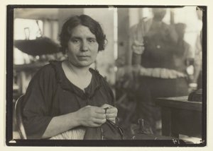 Vrouw Kledingmaker door Lewis Wickes Hine
