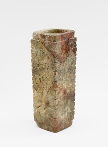 Negenniveau buis (cong) met maskers, c.3300-2250 v.Chr. (jade, nefriet) door Liangzhu culture