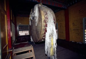 Gebedsmolen in het Ganden Sumtseling-klooster in Shangri-La, ook bekend als Zhongdian of Gyalthang, Yunnan, China