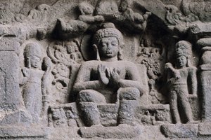 Reliëf met Boeddha, Karla-grotten, Maharashtra, India, 2e eeuw