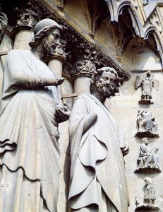 Beeld van een apostel, detail van de zuidelijke deur van de Kathedraal van Notre-Dame (UNESCO Werelderfgoedlijst)