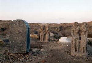 Beelden die twee godheden uitbeelden, archeologische opgravingen in Buto (Tell el-Farain), Egypte, Egyptische beschaving