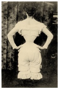 Vrouw die een korset draagt ca. 1865 (foto) door Unbekannt Unbekannt