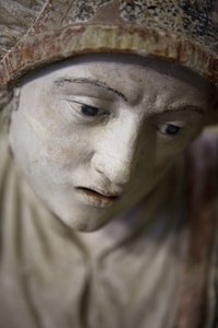 Heilige vrouw in een kap door Ligier Richier