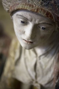 Heilige vrouw met een kap door Ligier Richier