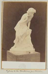 Sylvie bij de fontein, door Biella