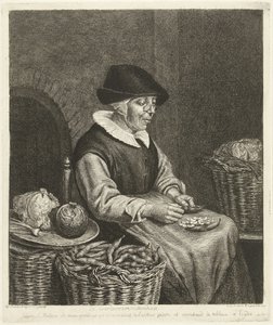 Oude vrouw bij het boontjes doppen