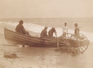Vissers lossen een boot, Sea Bright, New Jersey door Louis Comfort Tiffany