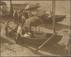 [Boten op het strand] door Louis Fleckenstein