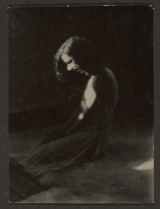 [Dancer Kneeling in Deep Shadow] door Louis Fleckenstein