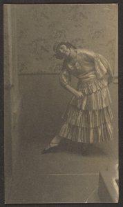[Vrouwelijke danseres] door Louis Fleckenstein
