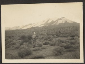 [Figuur in landschap].