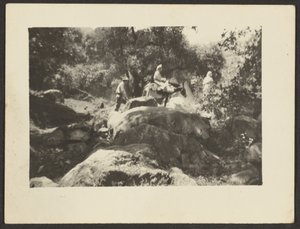 [Figuren die door het landschap lopen]. door Louis Fleckenstein