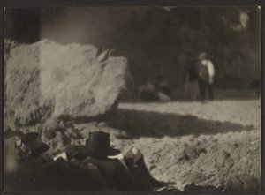 [Figuren die rusten in een landschap].