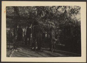 [Figuren in het bos]. door Louis Fleckenstein