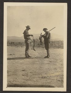 [Fleckenstein and Man Holding Guns and Dead Jackrabbits]. door Louis Fleckenstein