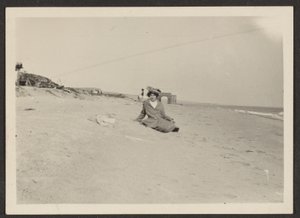 [Florence op Strand]. door Louis Fleckenstein