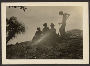 [Groep op de Heuvel]. door Louis Fleckenstein