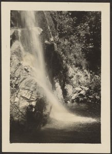 [Landschap met waterval]