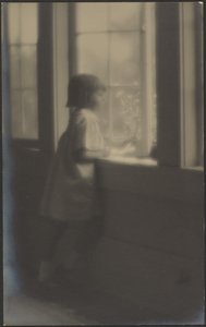 [Meisje kijkt uit raam]. door Louis Fleckenstein
