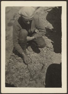 [Man en Hagedis]. door Louis Fleckenstein
