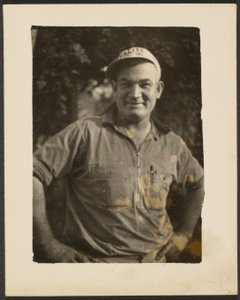 [Man met de pet van Valite Inc.]