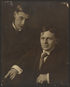 [Portret van twee mannen in pak].