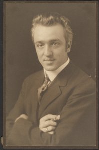 [Portret van een man met sigaar]. door Louis Fleckenstein