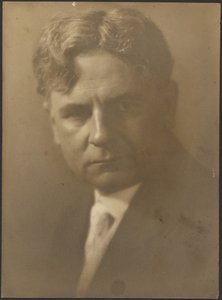 Portret van een man met diepliggende ogen