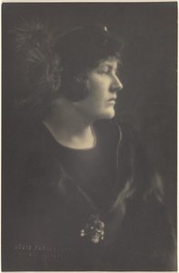 [Portret van een vrouw in een bontmantel].